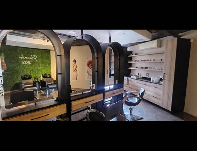 BUSINESS PROPERTY TO RENT IN LYNNWOOD GLEN